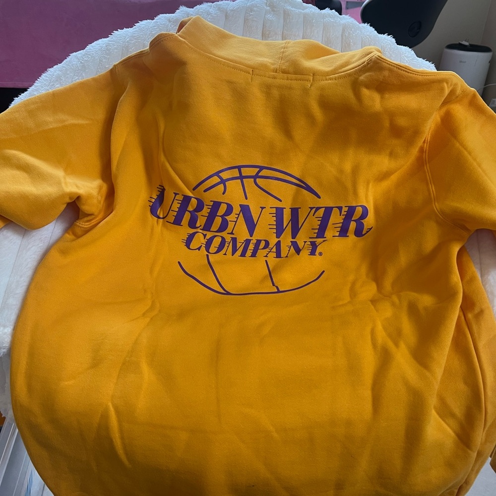 UW yellow hoodie